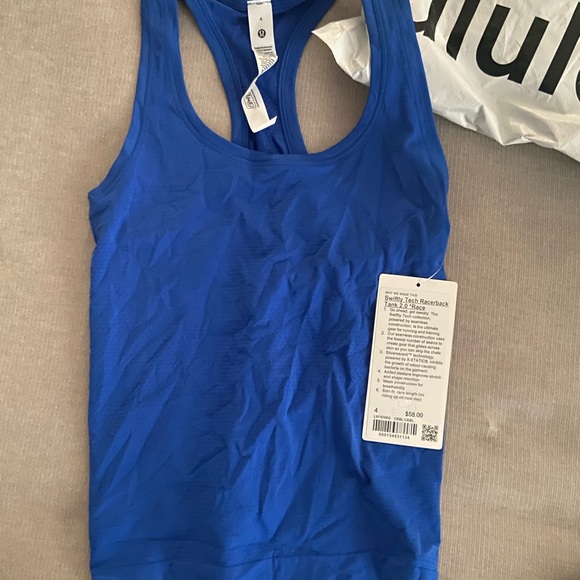 NEW Swiftly tech racerback tank top 2.0 waist length size 4 in cerulean blue - Picture 3 of 3